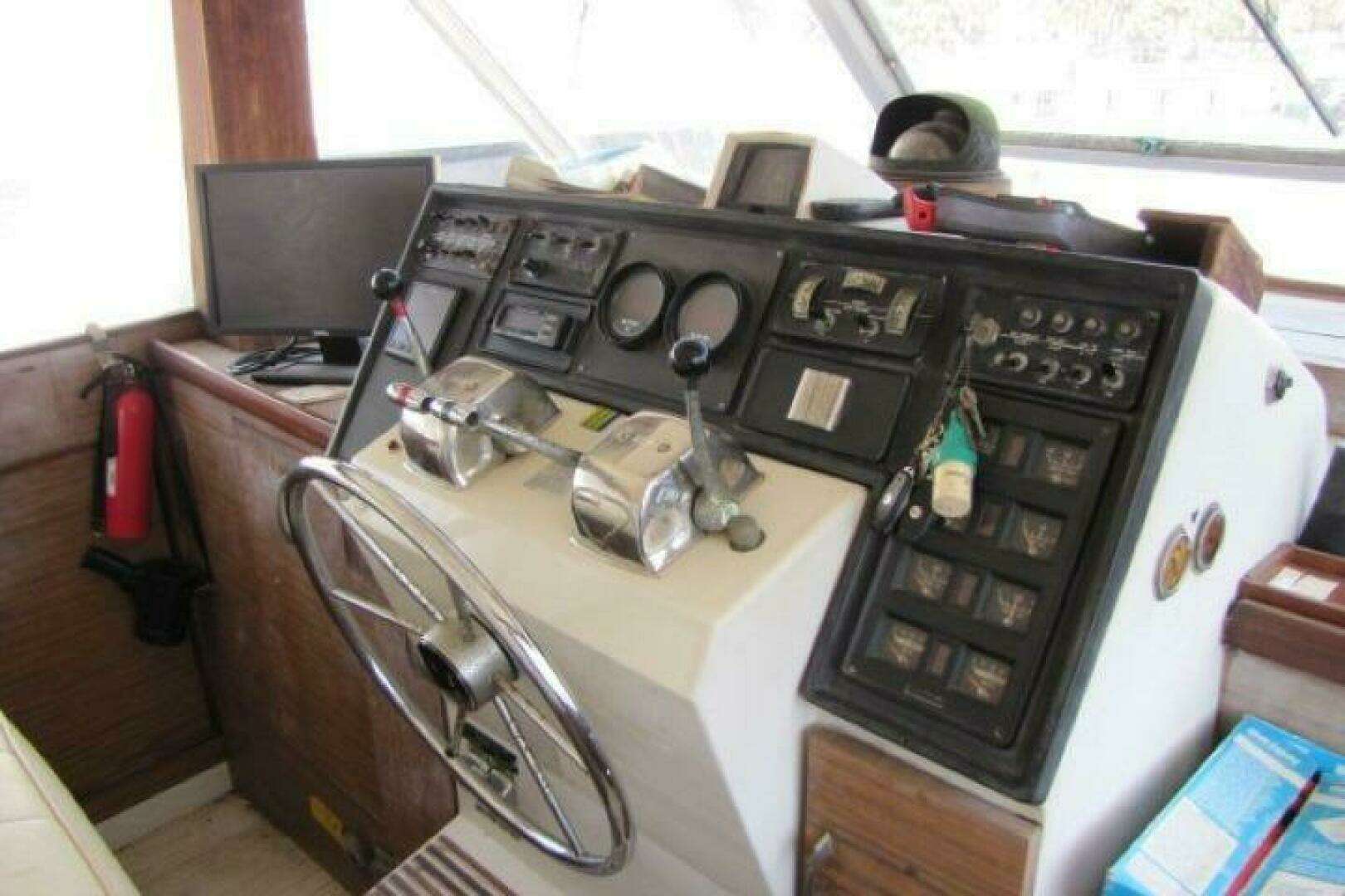 1973 Chris-Craft 55 Commander - Image 18