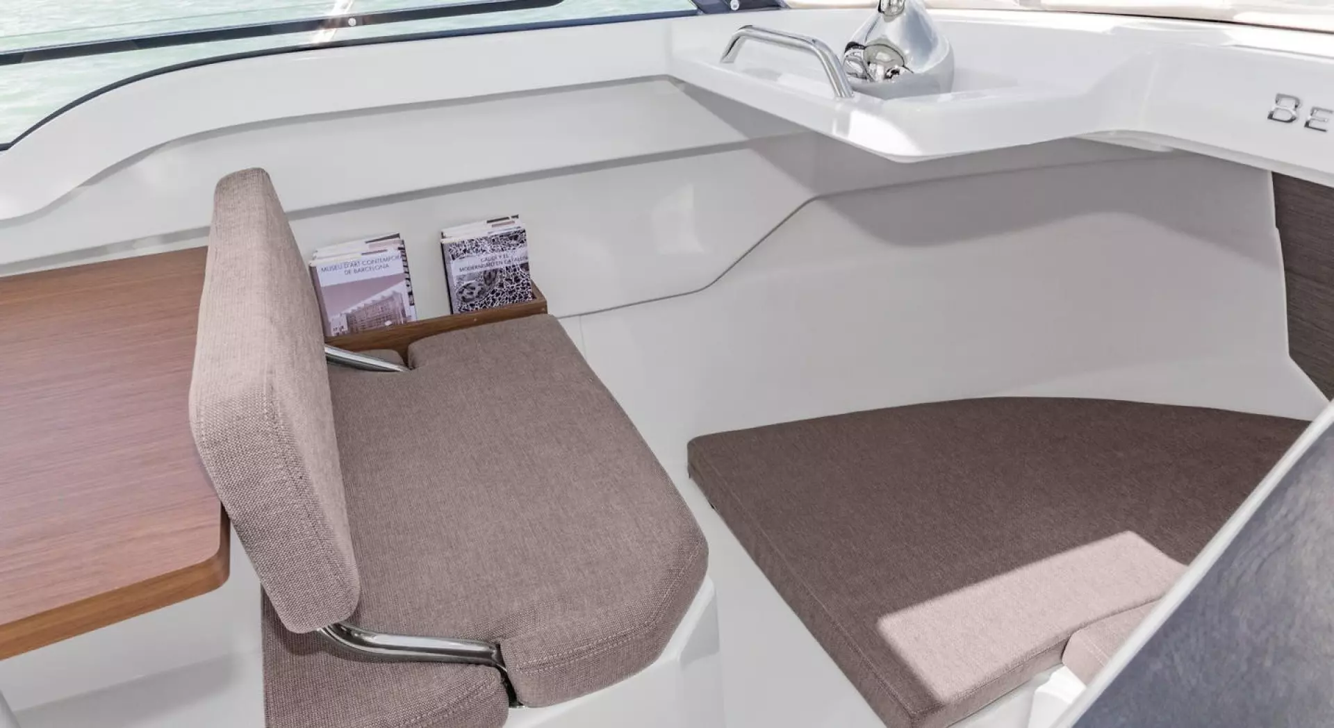 2026 Beneteau Antares 7 - Image 9