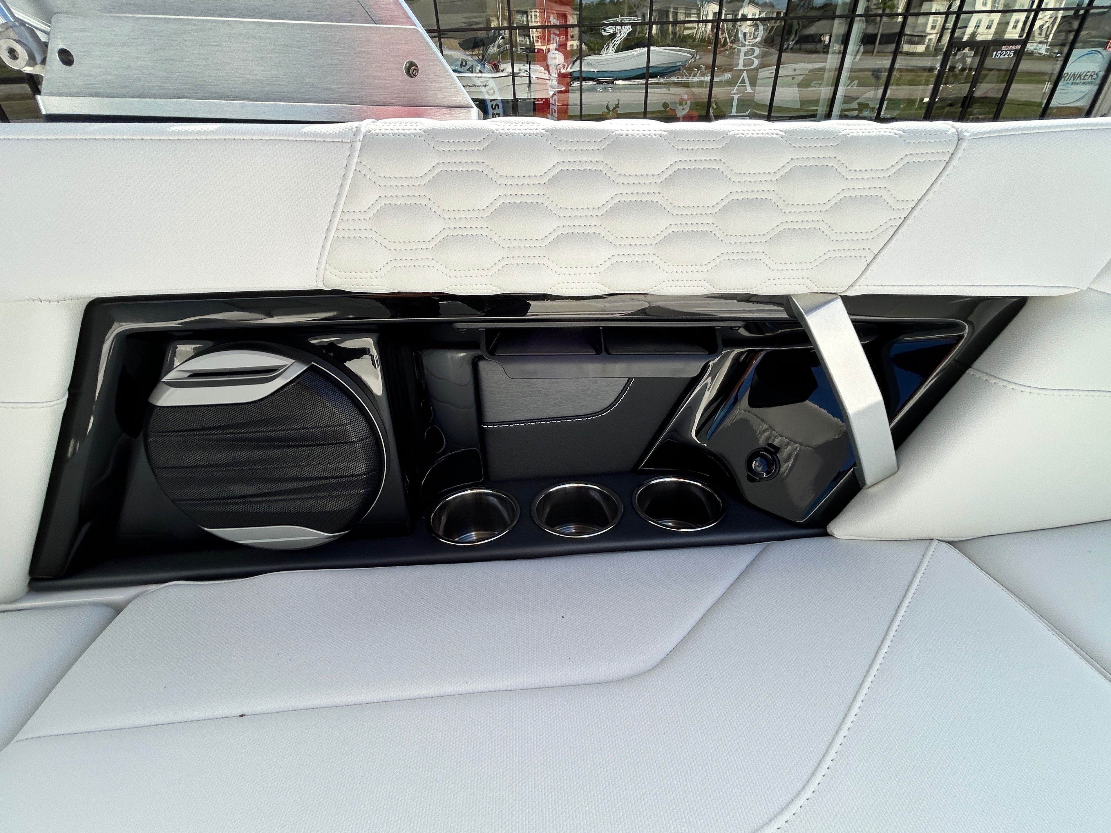 2026 MasterCraft XT23 - 27