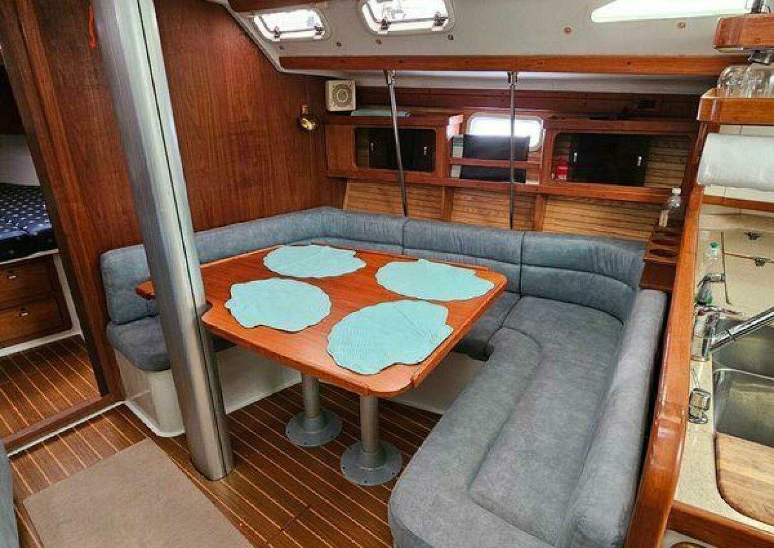 1995 Catalina 400 - Image 16