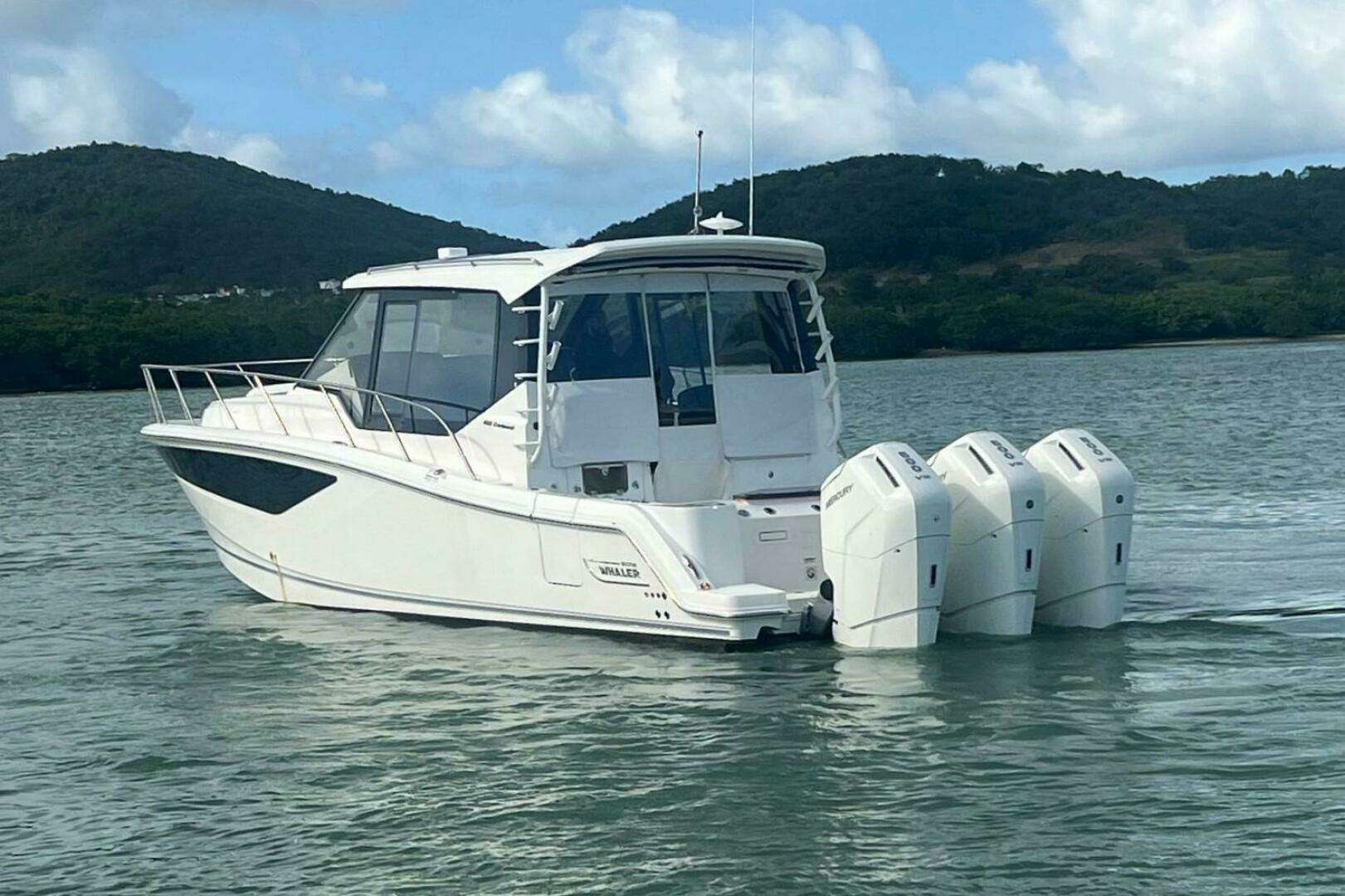 2022 Boston Whaler Conquest 405 - Image 4