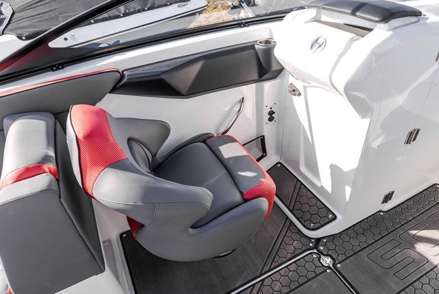 2025 Scarab 255 LX - 24