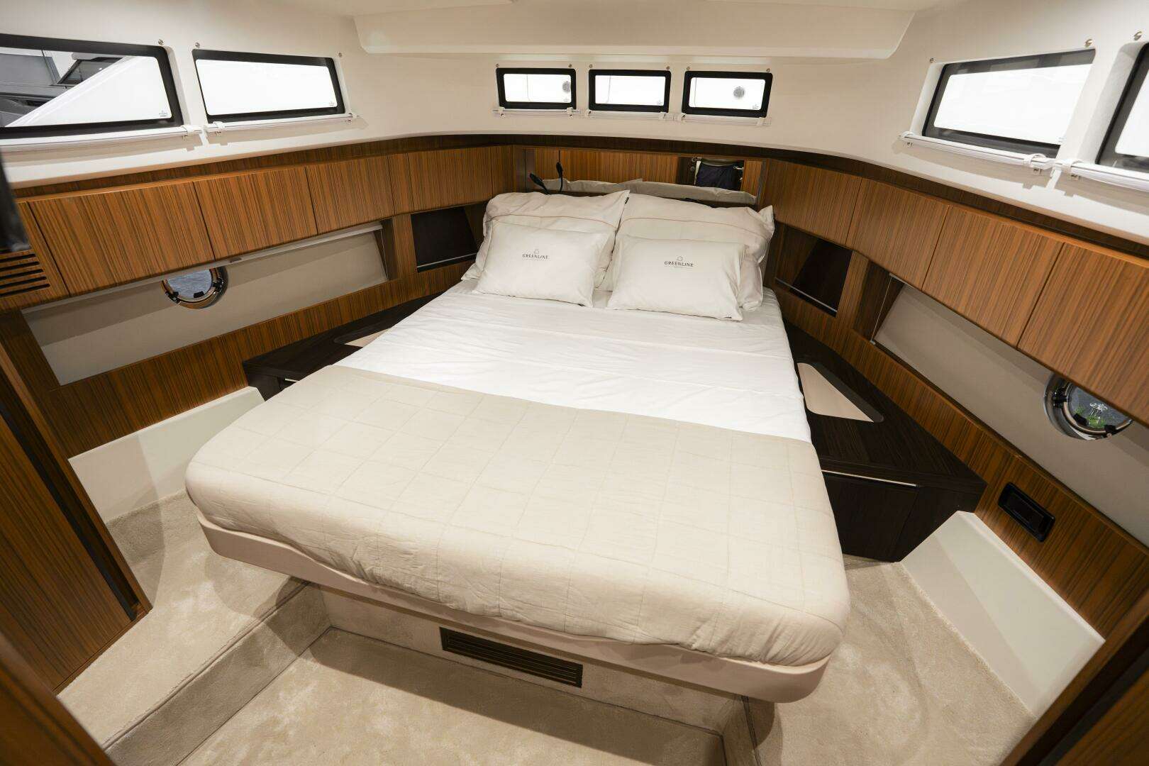 2026 Greenline 42 Hybrid - Image 8