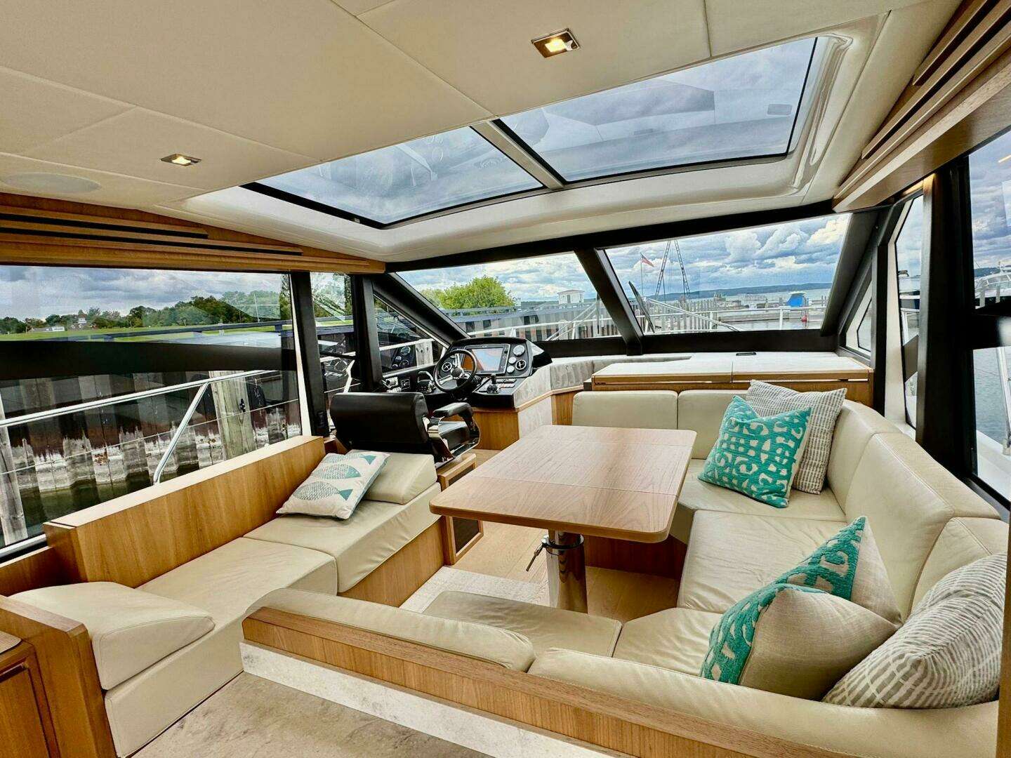 2016 Absolute 45 Sport Yacht - Image 4