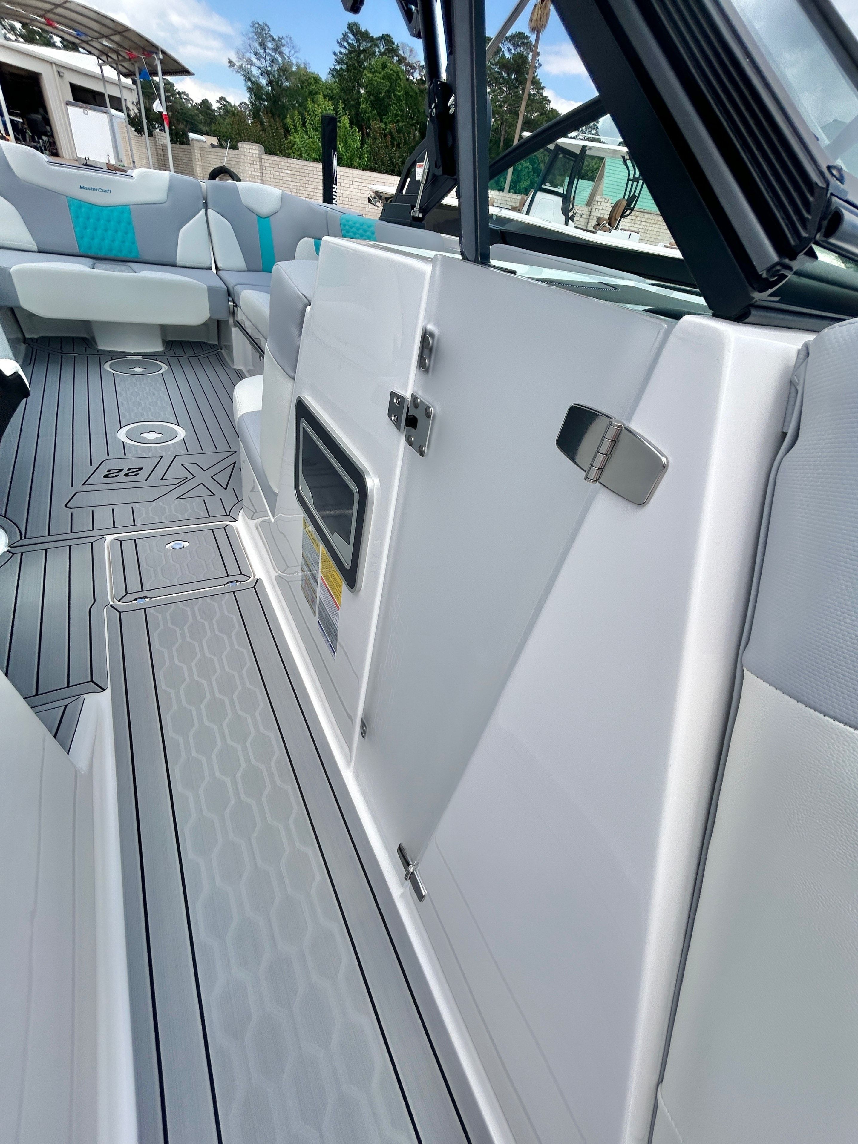 2026 MasterCraft XT22 - 25