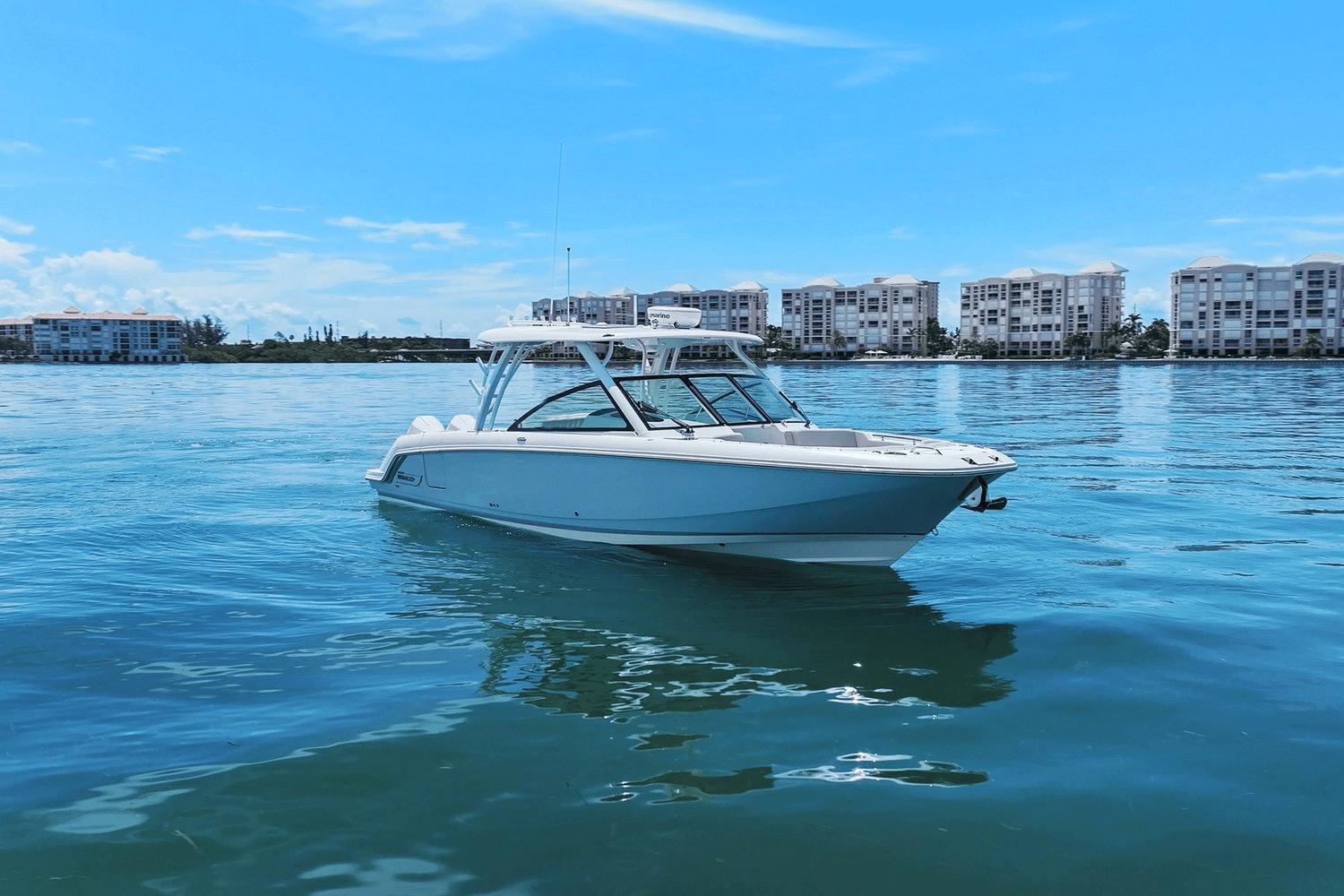 2020 Boston Whaler 320 Vantage