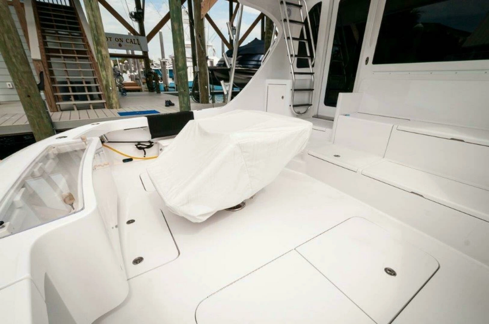 2016 Hatteras GT60 - Image 59