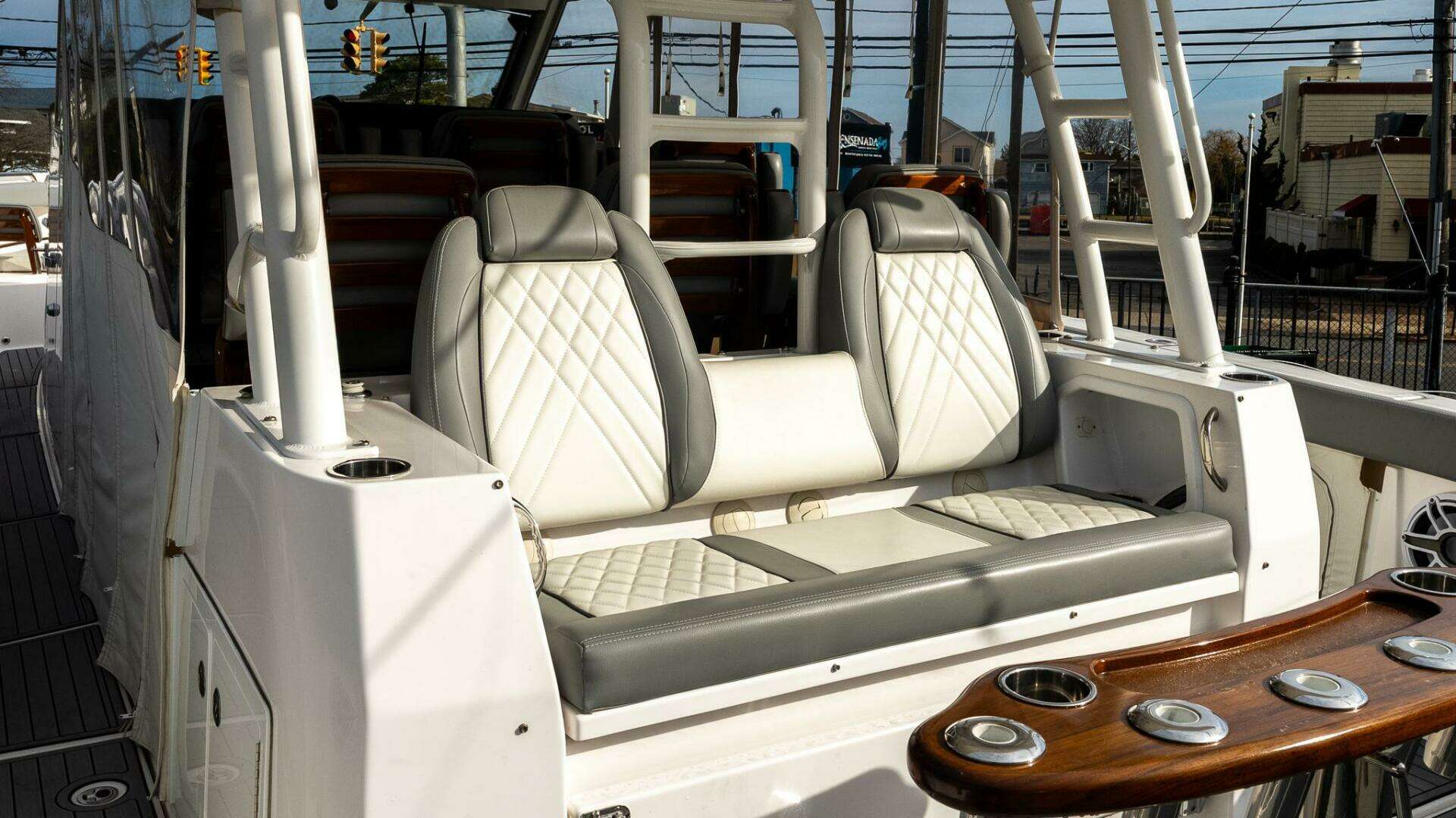 2023 Everglades 455 Center Console - Image 19