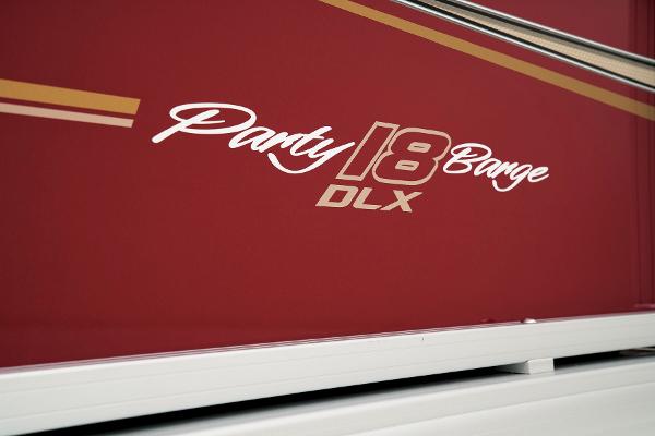 Manufacturer Provided Image: Sun Tracker Party Barge 18 DLX