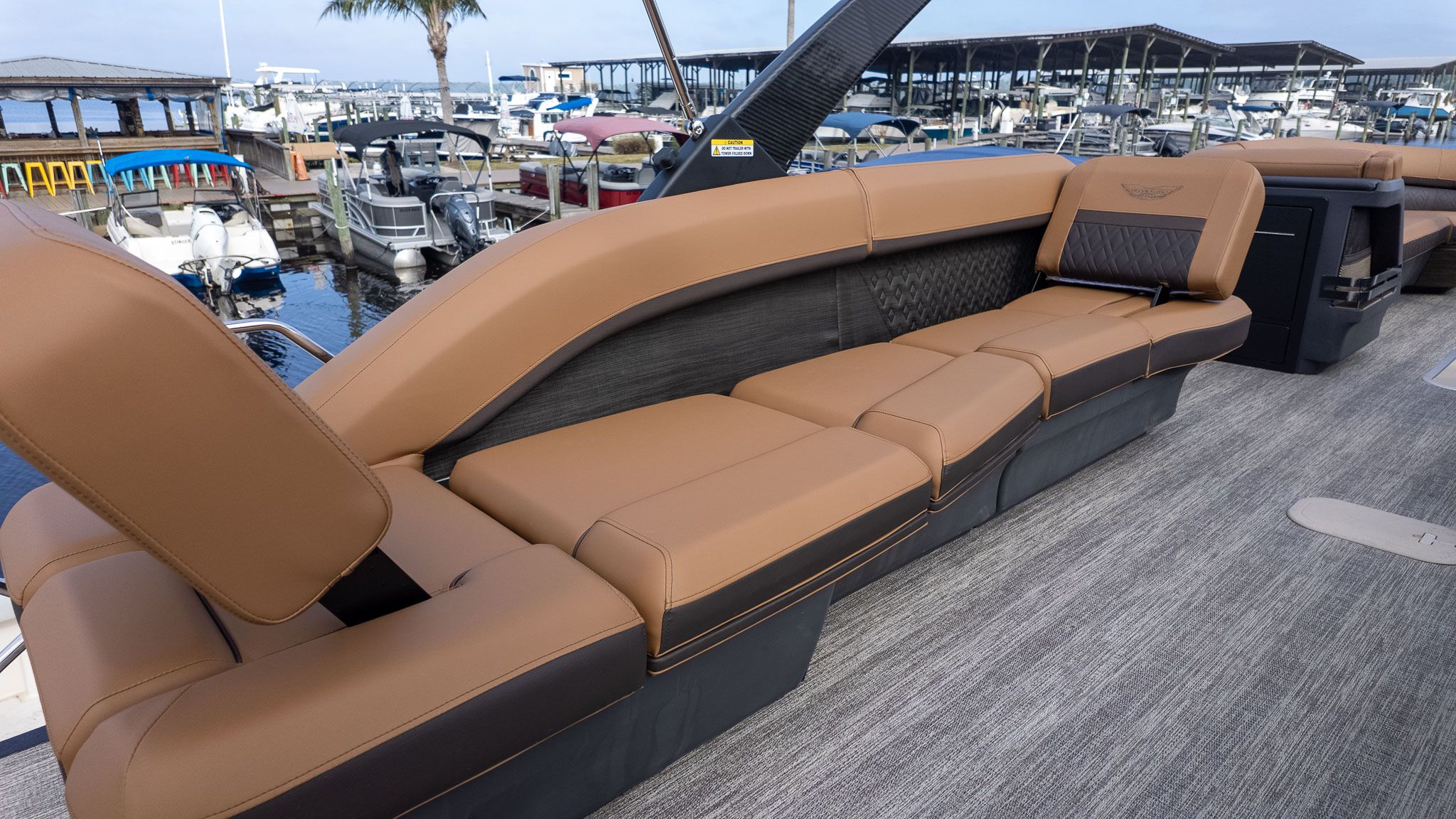 2026 Bennington 26 M STERN LOUNGE - 7