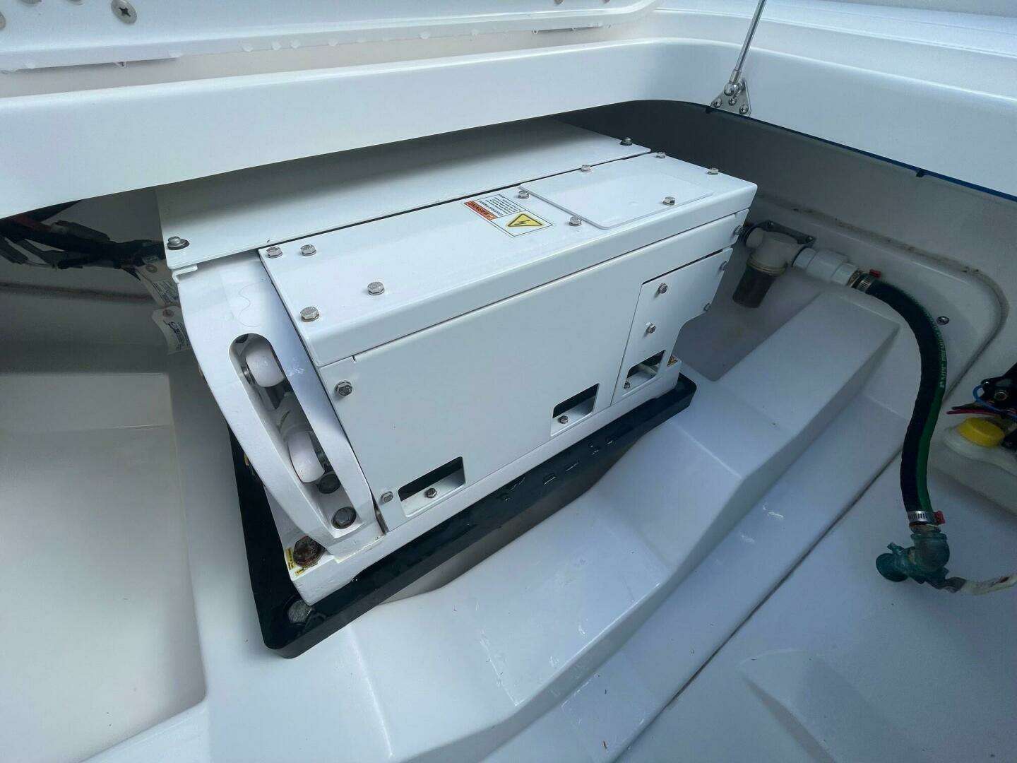 2022 Everglades 335 Center Console - Image 5