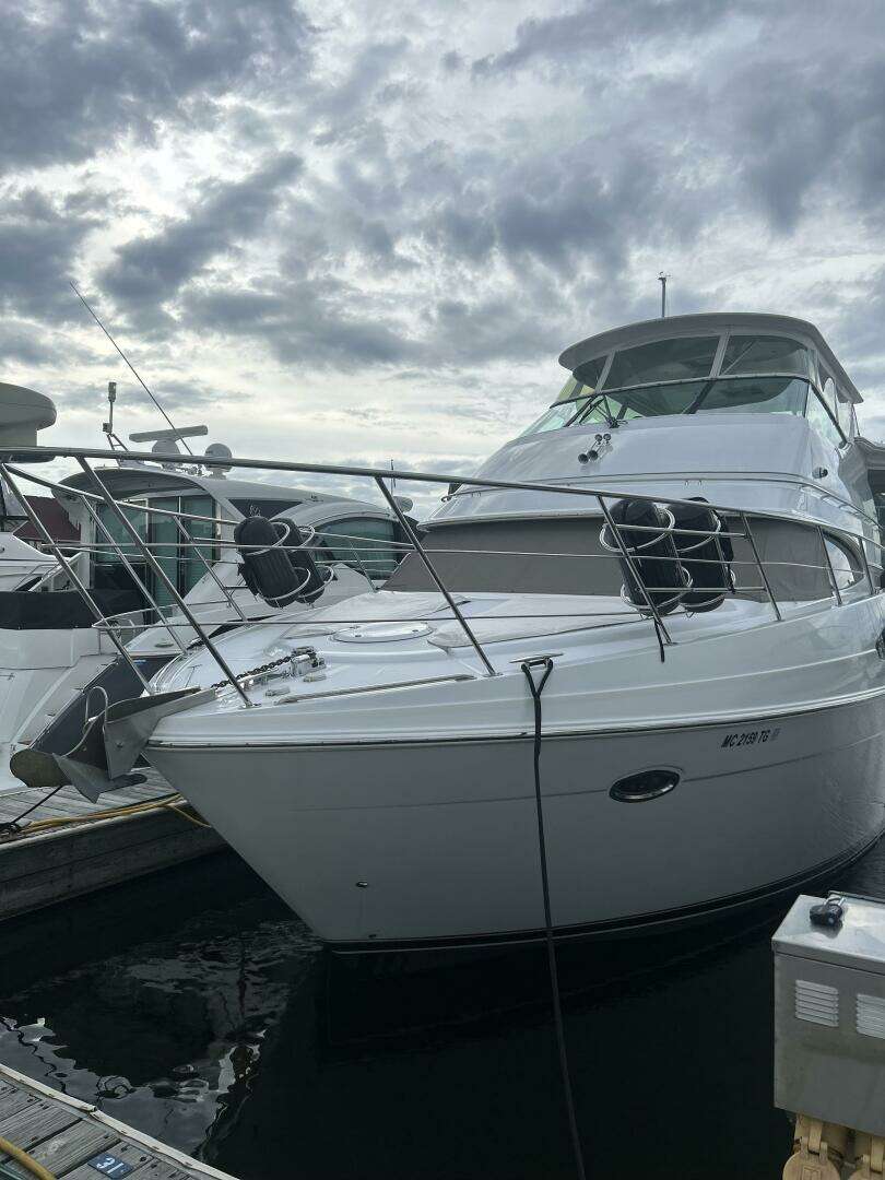 2003 Carver 466 Motor Yacht - Image 2