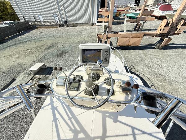 2001 Albemarle 280 Express Sport Fisherman helm with navigation equipment and controls.
