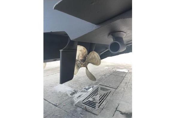 Propeller of a 2003 Sea Ray 380 Sundancer boat in dry dock.