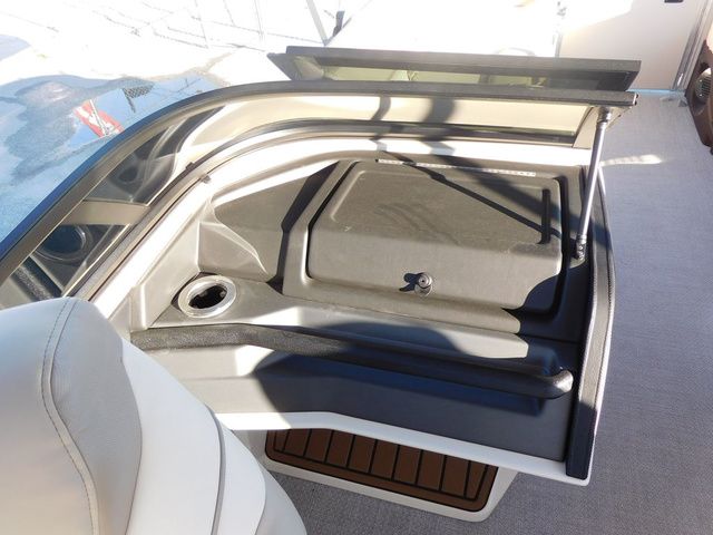 2026 Avalon Catalina Quad Lounger Shift Windshield 25 FT - 17