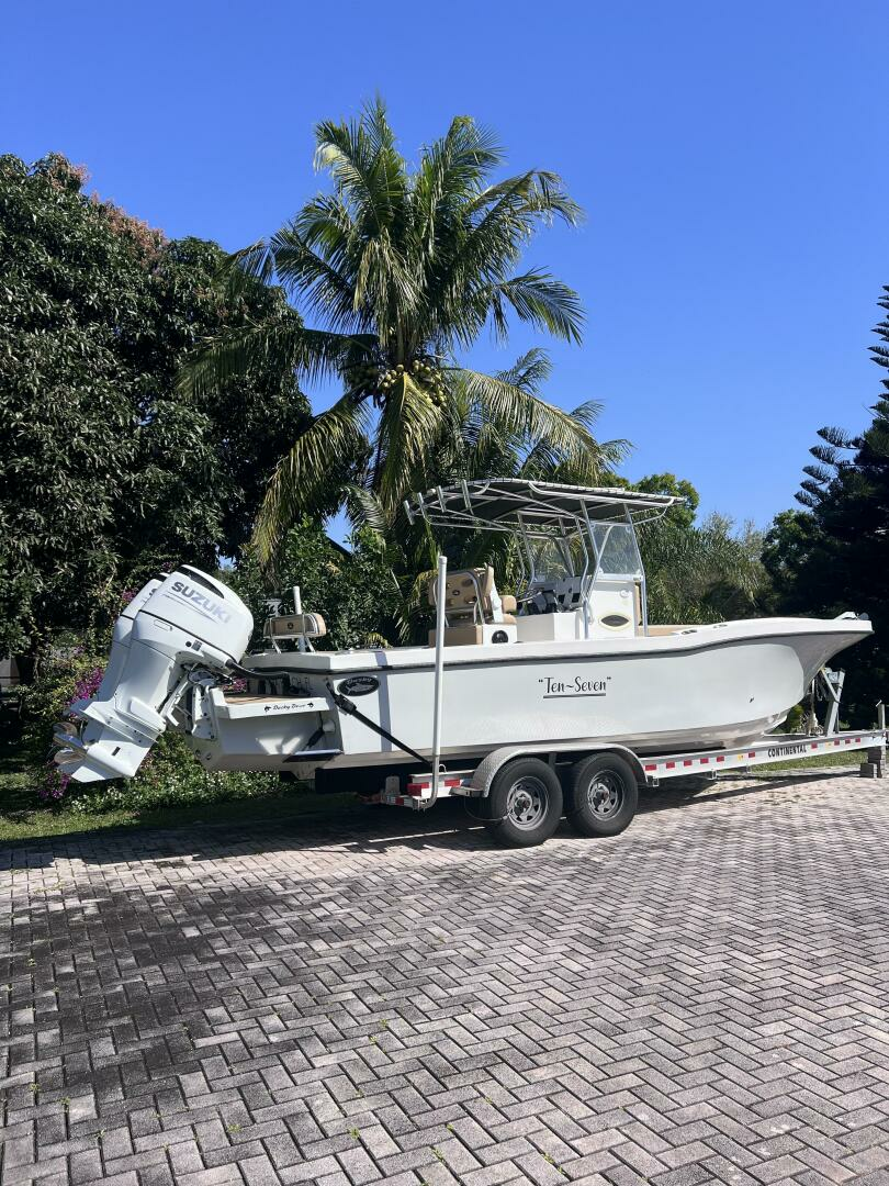 2022 Dusky 278 CENTER CONSOLE - Image 2