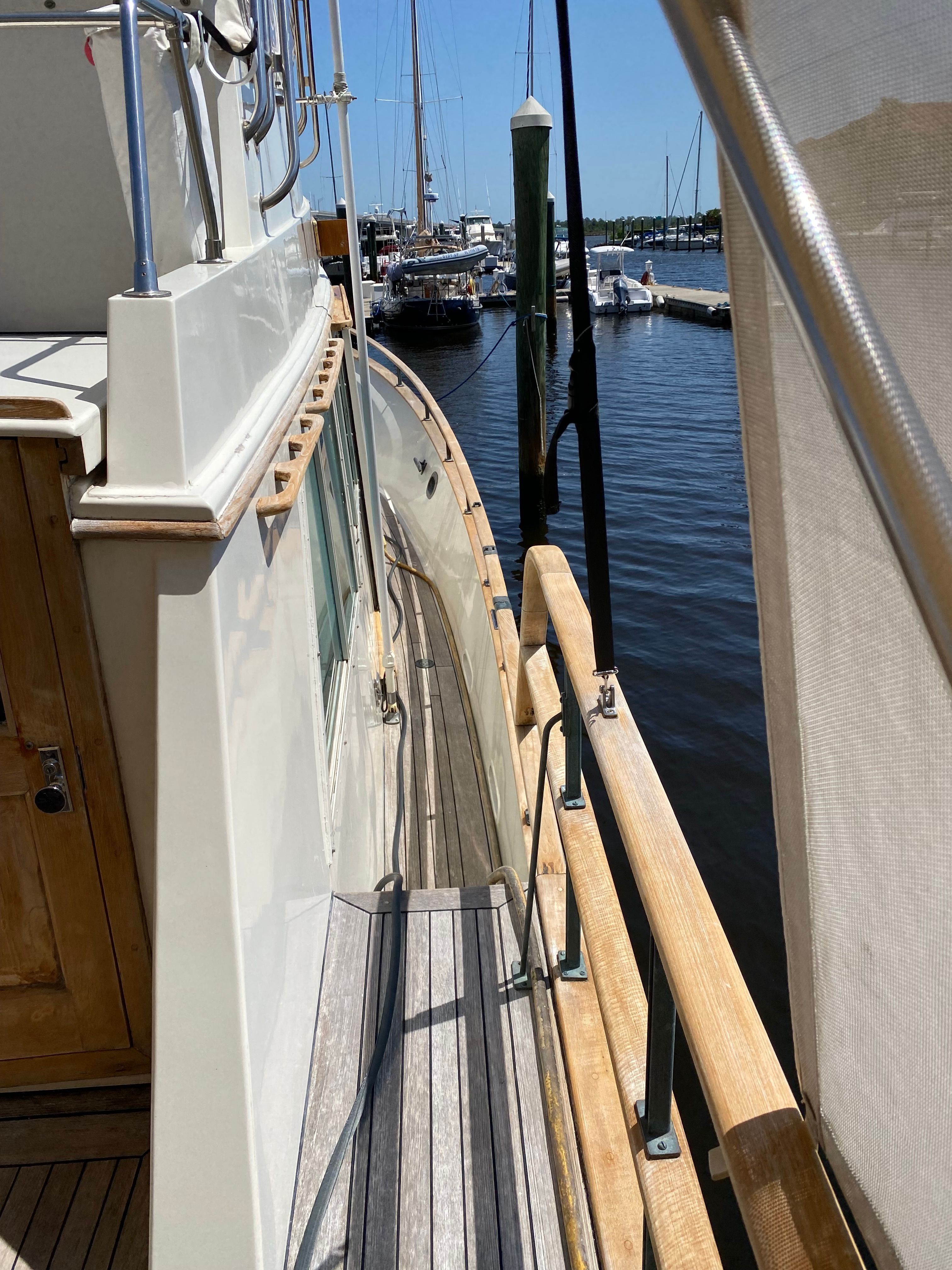1983 Island Gypsy 44 Flush Deck - 36