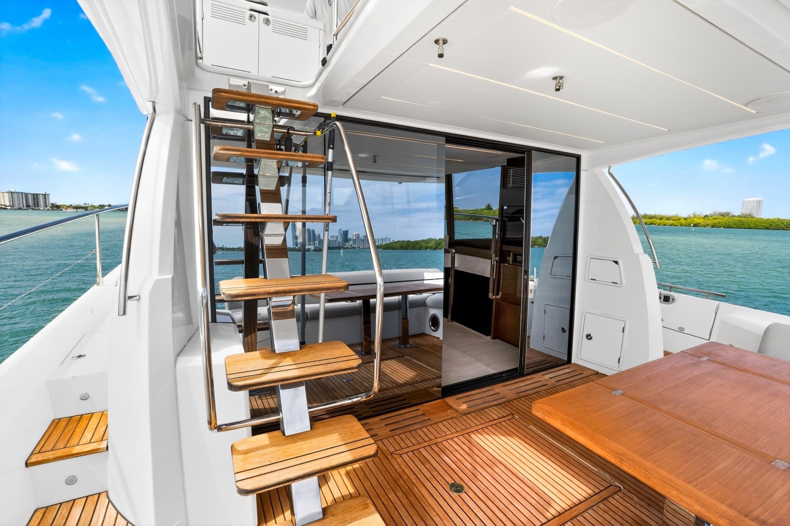 2023 Prestige 590 - Image 17
