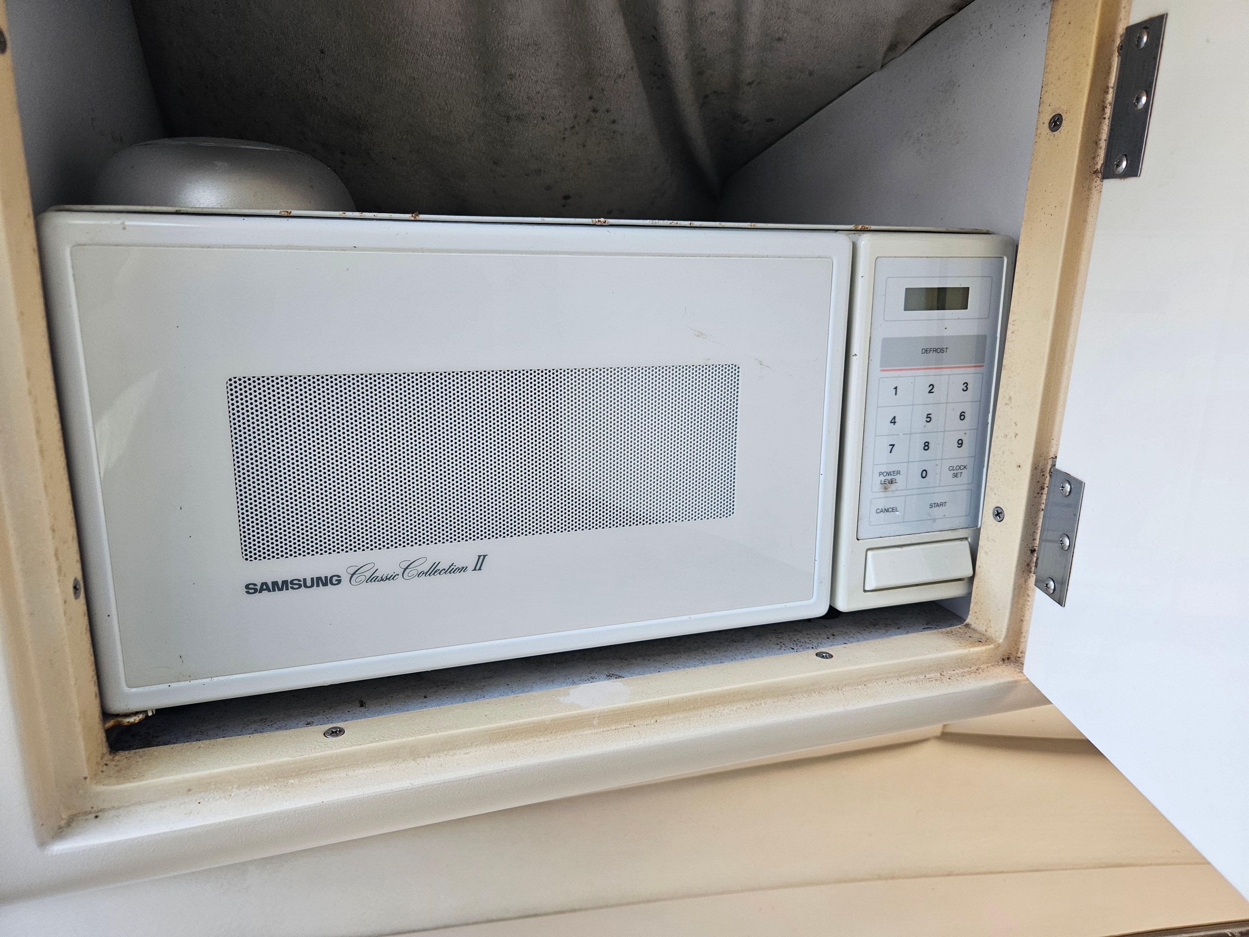 1995 Cruisers Yachts ARIA 3120 - 16