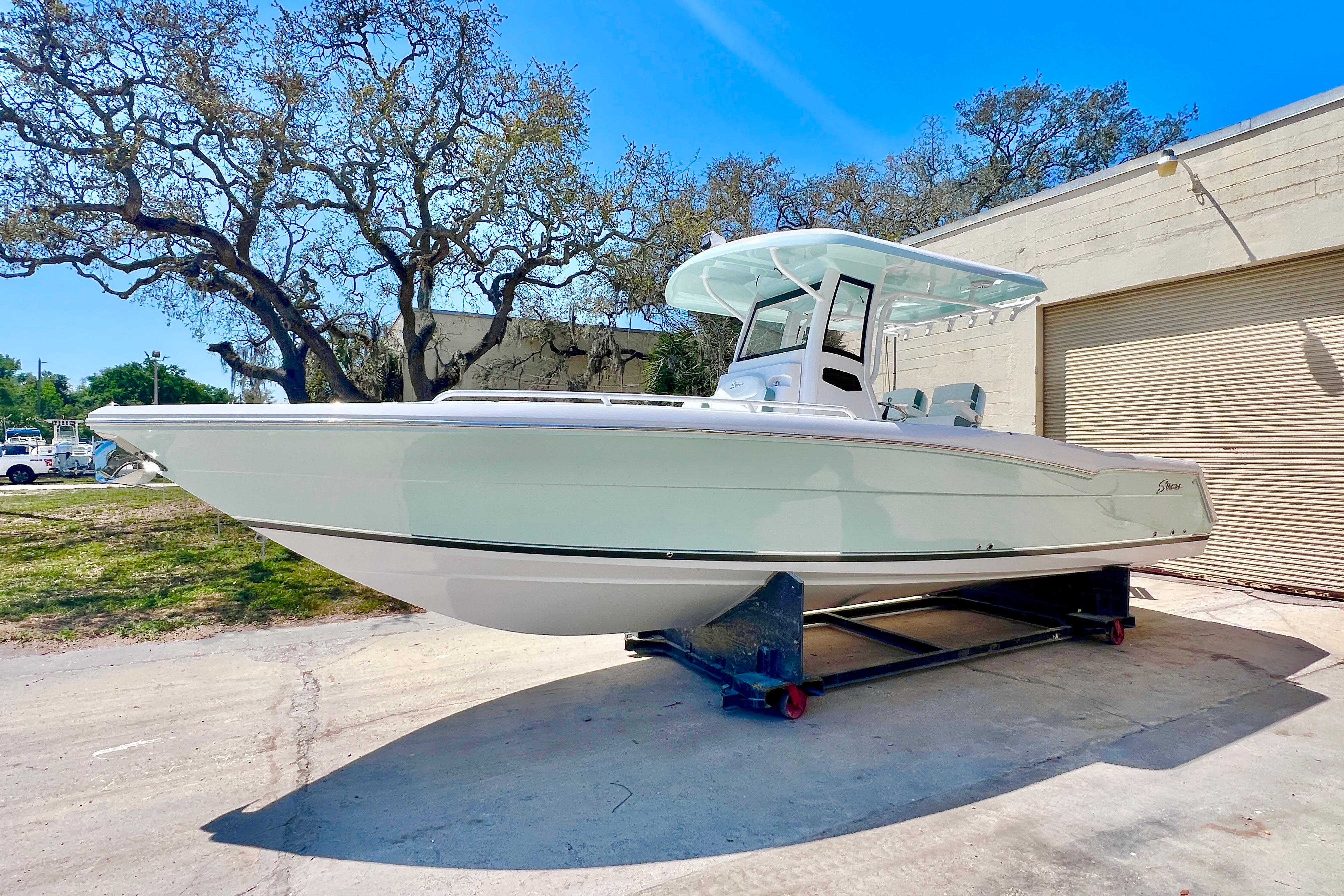 2026 Stamas 31T Aventura boat on display outdoors, under clear blue sky.