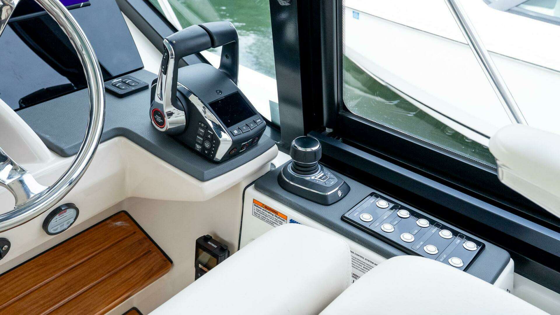 2024 Boston Whaler 405 Conquest - Image 43