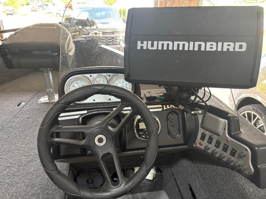 The image shows the cockpit of a 2022 Lund Advent boat with a Humminbird fish finder.
