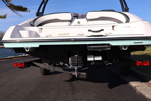 2026 Yamaha Boats AR 195 BOTH COLORS AVAILABLE - 10