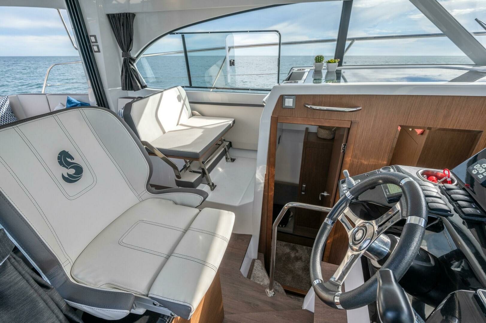 2025 Beneteau Antares 11 Fly - Image 15