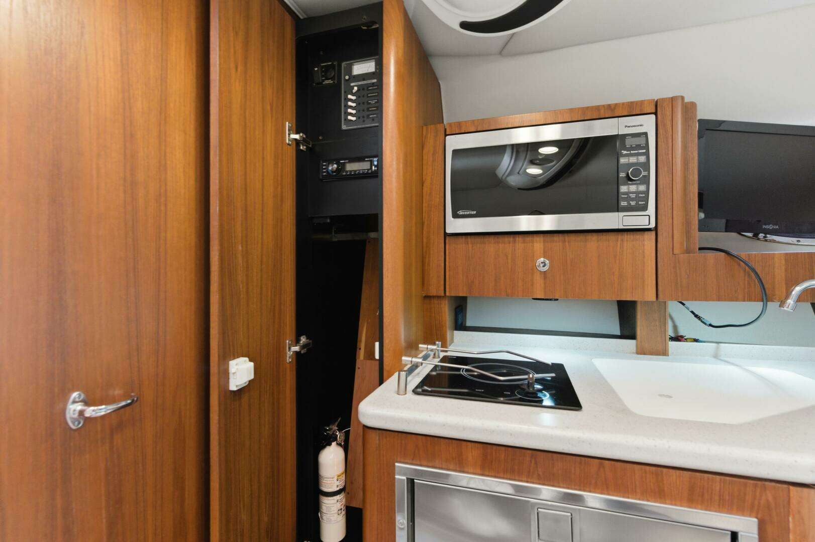 2011 Tiara Yachts 3100 Open - Image 27