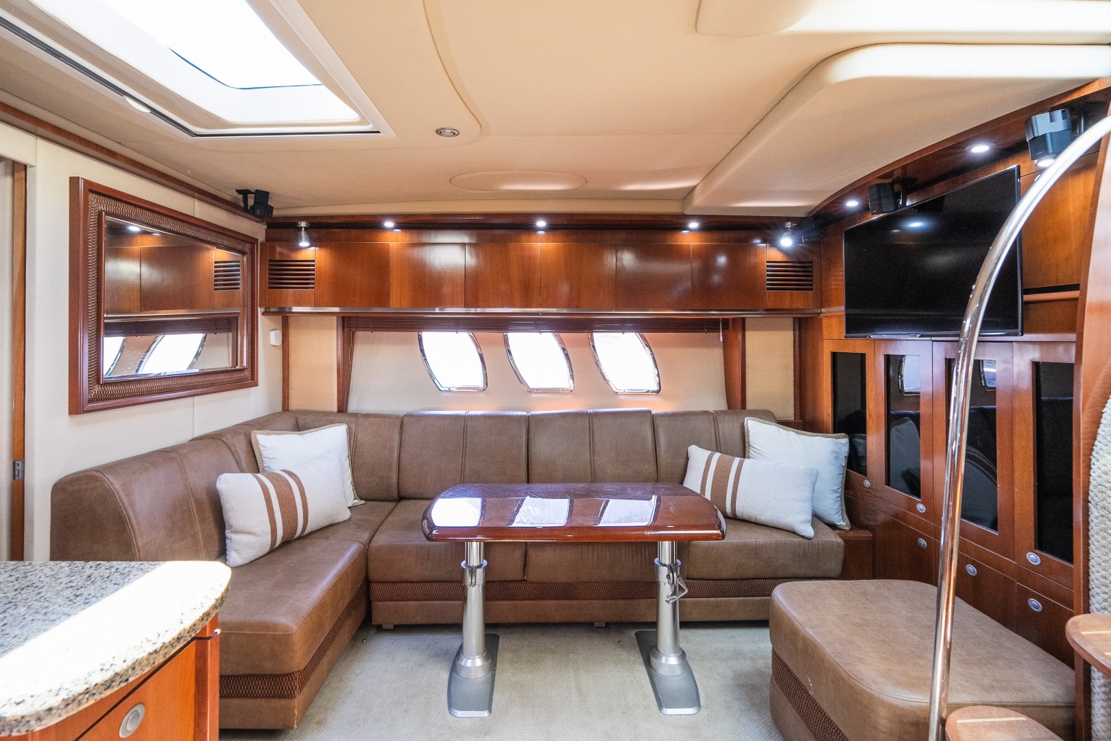 2005 Sea Ray 480 Motor Yacht - Image 35