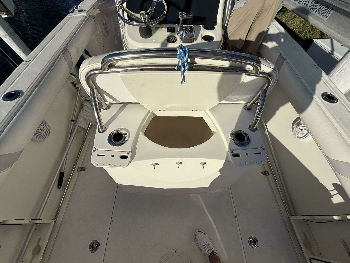 2006 Boston Whaler 240 Outrage - Image 10