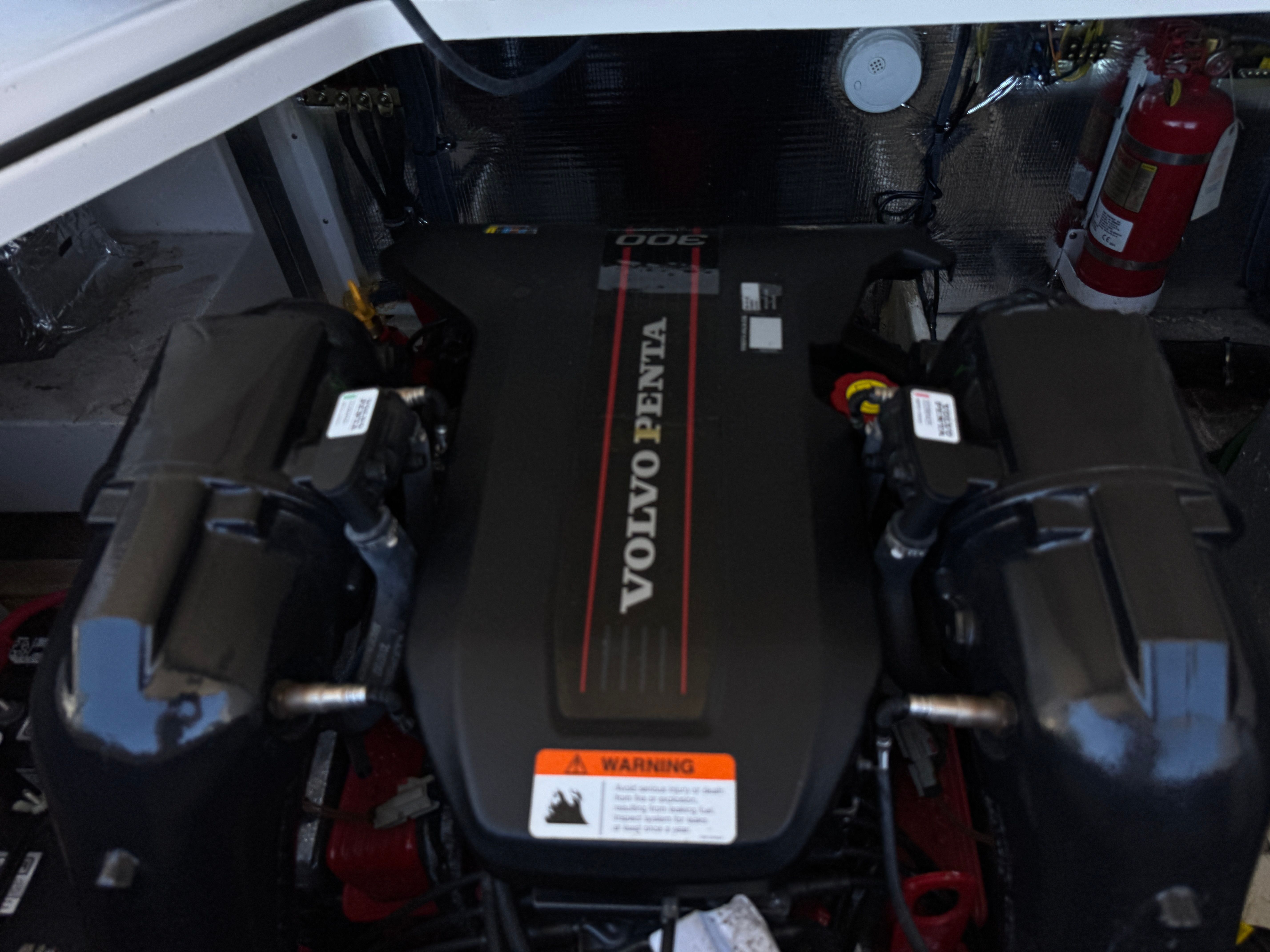 2016 REGAL 28 EXPRESS - Image 44