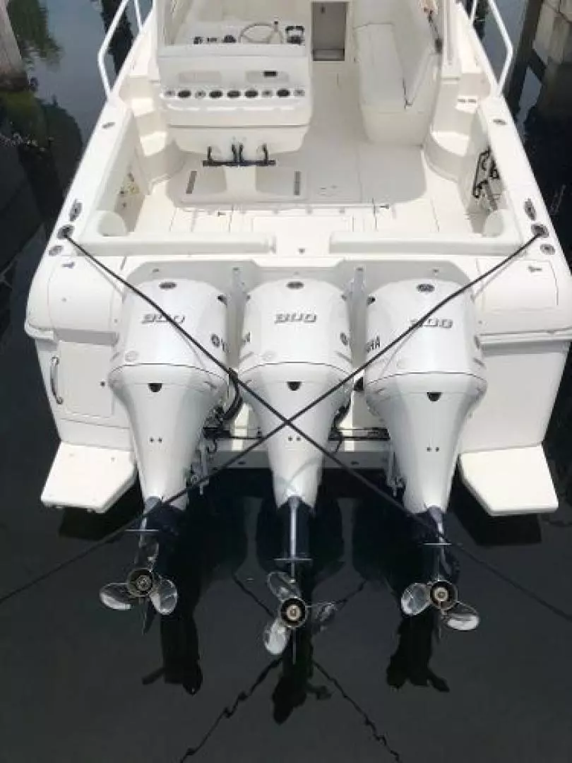 2008 Intrepid 390 Sport Yacht - Image 7
