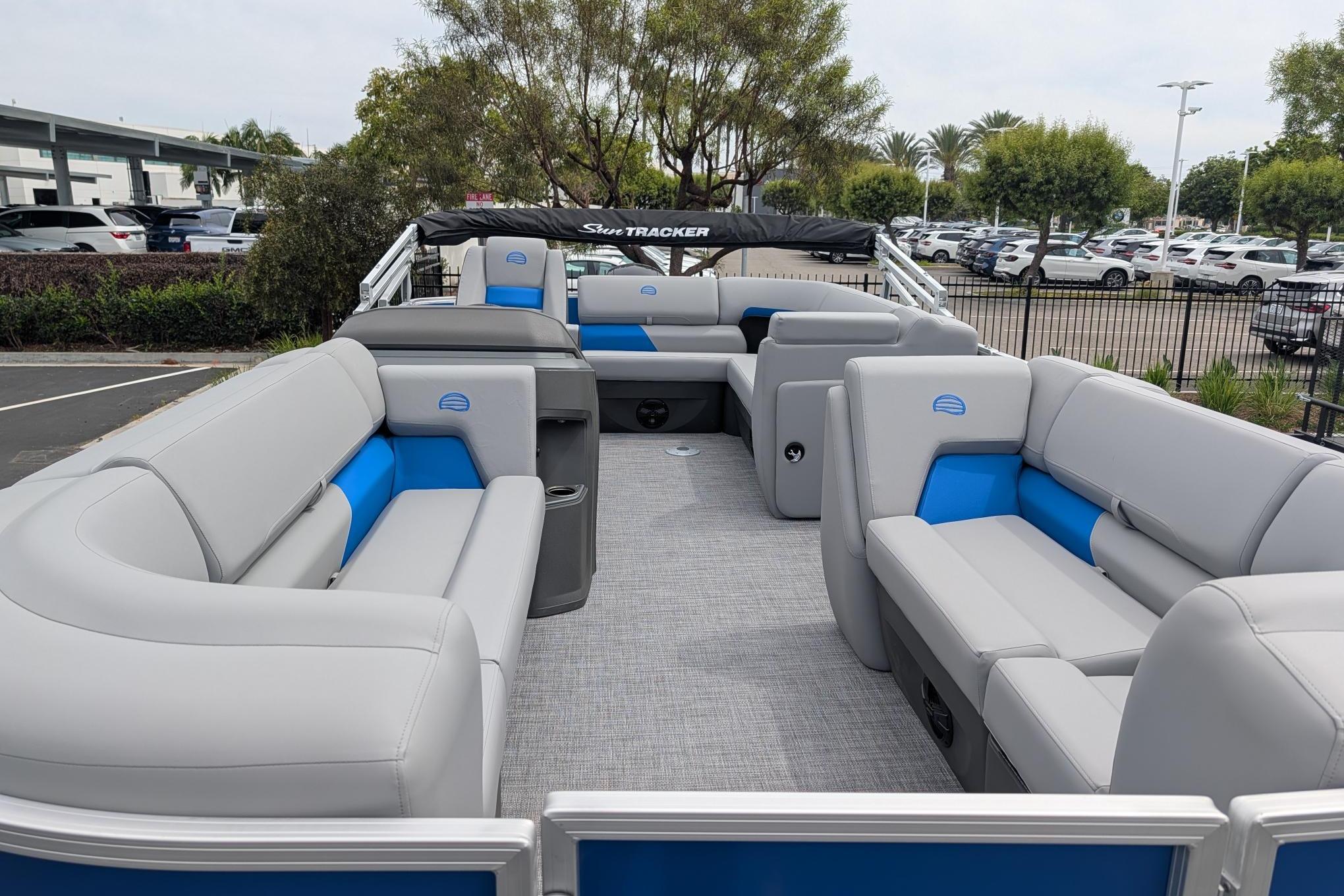 2026 Sun Tracker Party Barge 20 DLX with spacious seating and modern design.