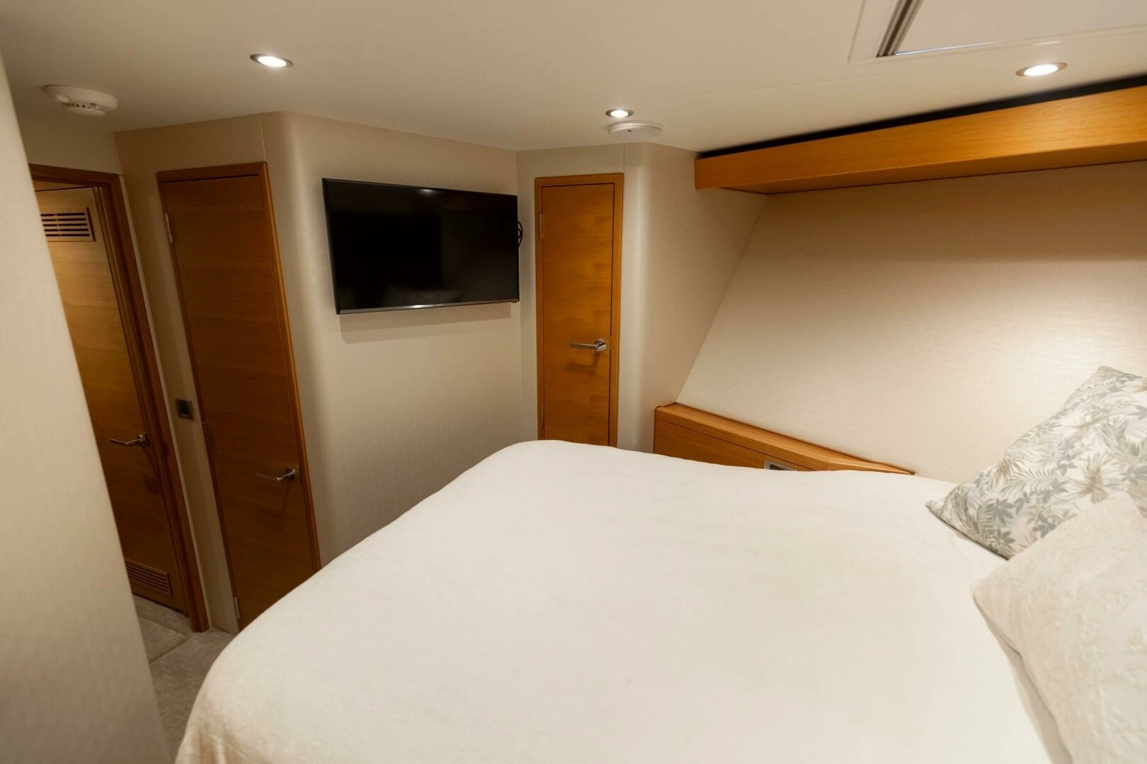 2016 Hatteras GT60 - Image 33