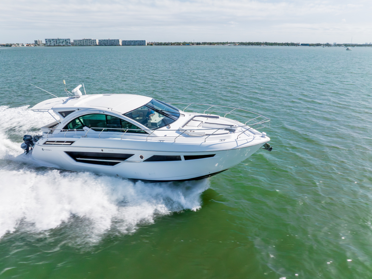 2018 Cruisers Yachts 50 CANTIUS - Image 12