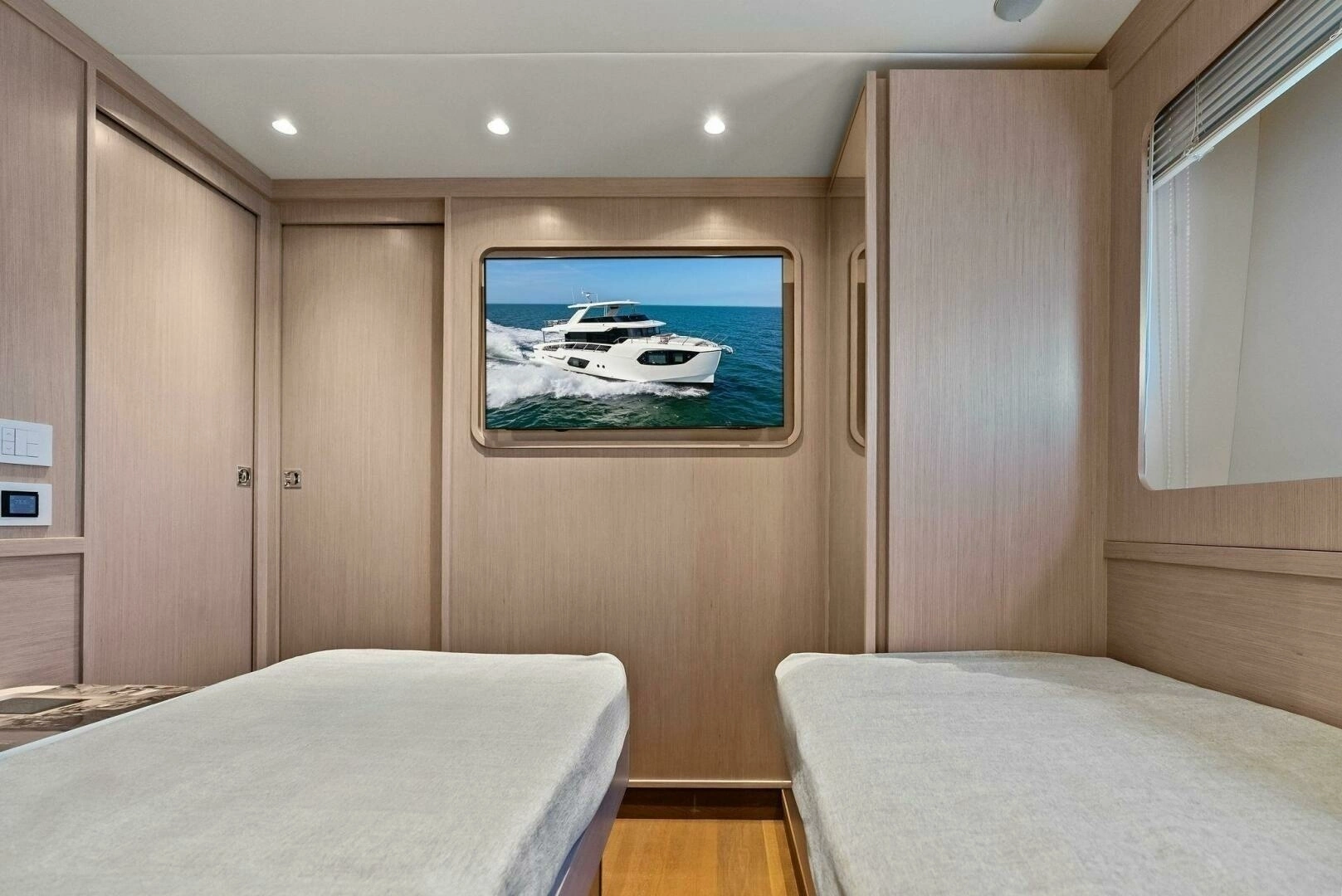 2026 Absolute 70 Navetta - Image 34