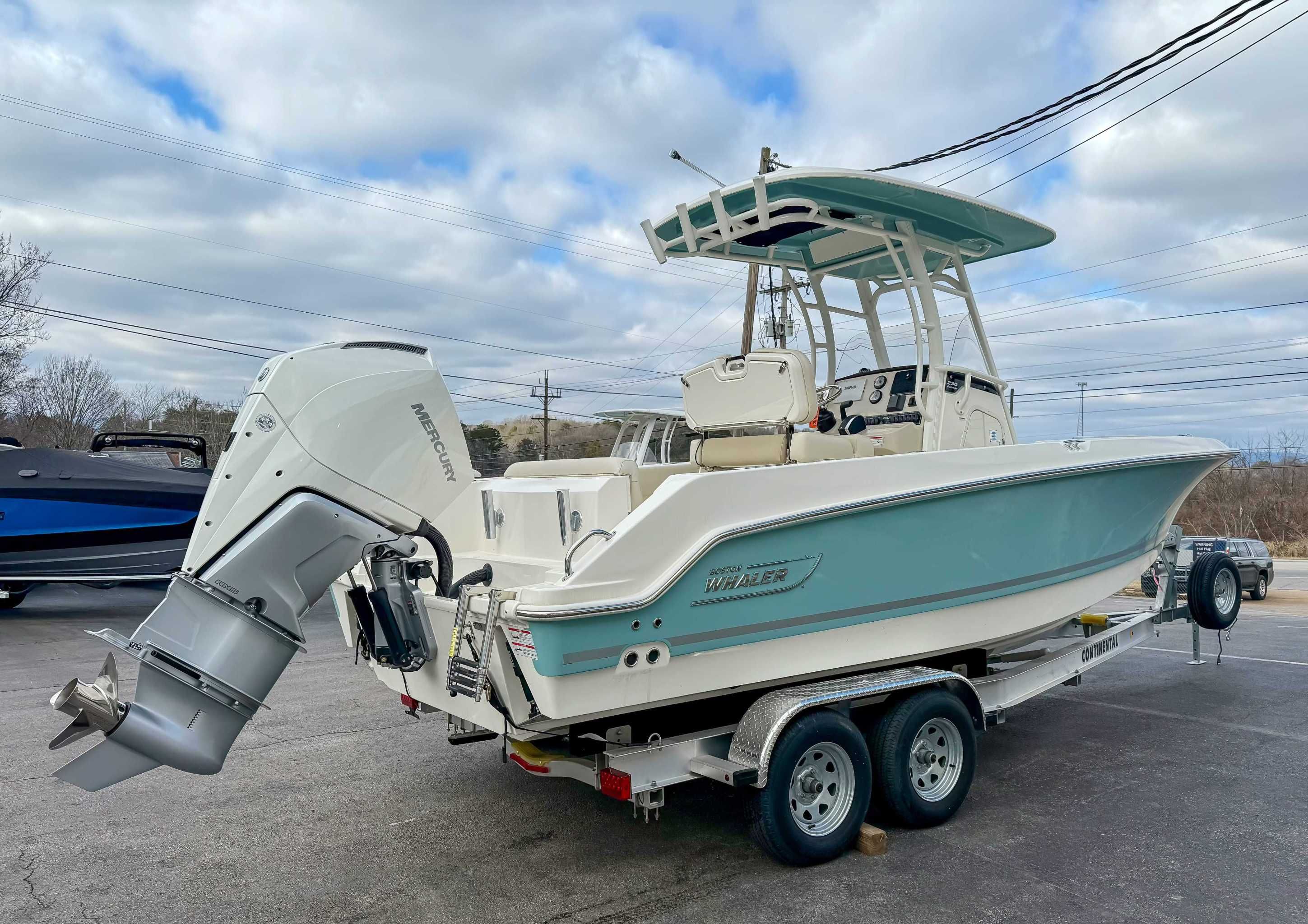 2025 Boston Whaler 230 Outrage - 6