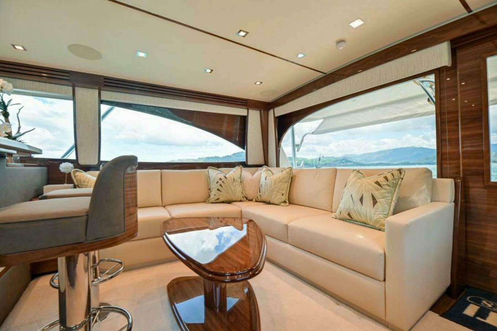 2023 Viking 64 Convertible - Image 8