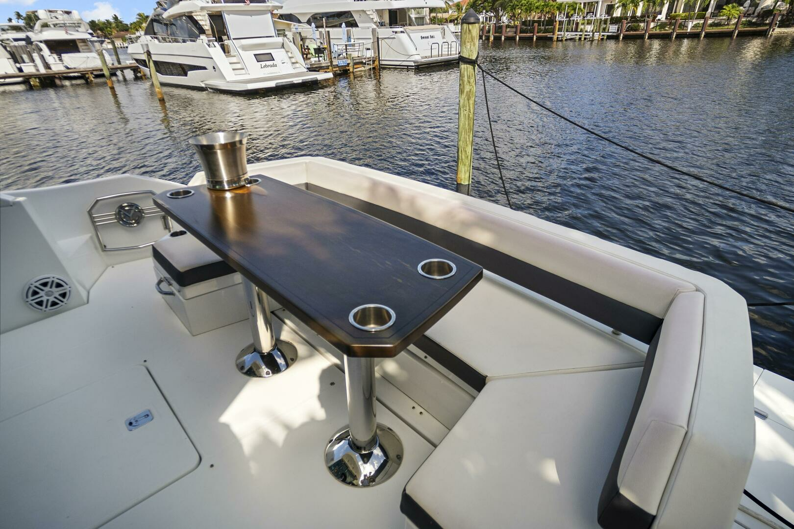 2019 Cruisers Yachts 54 Cantius - Image 13