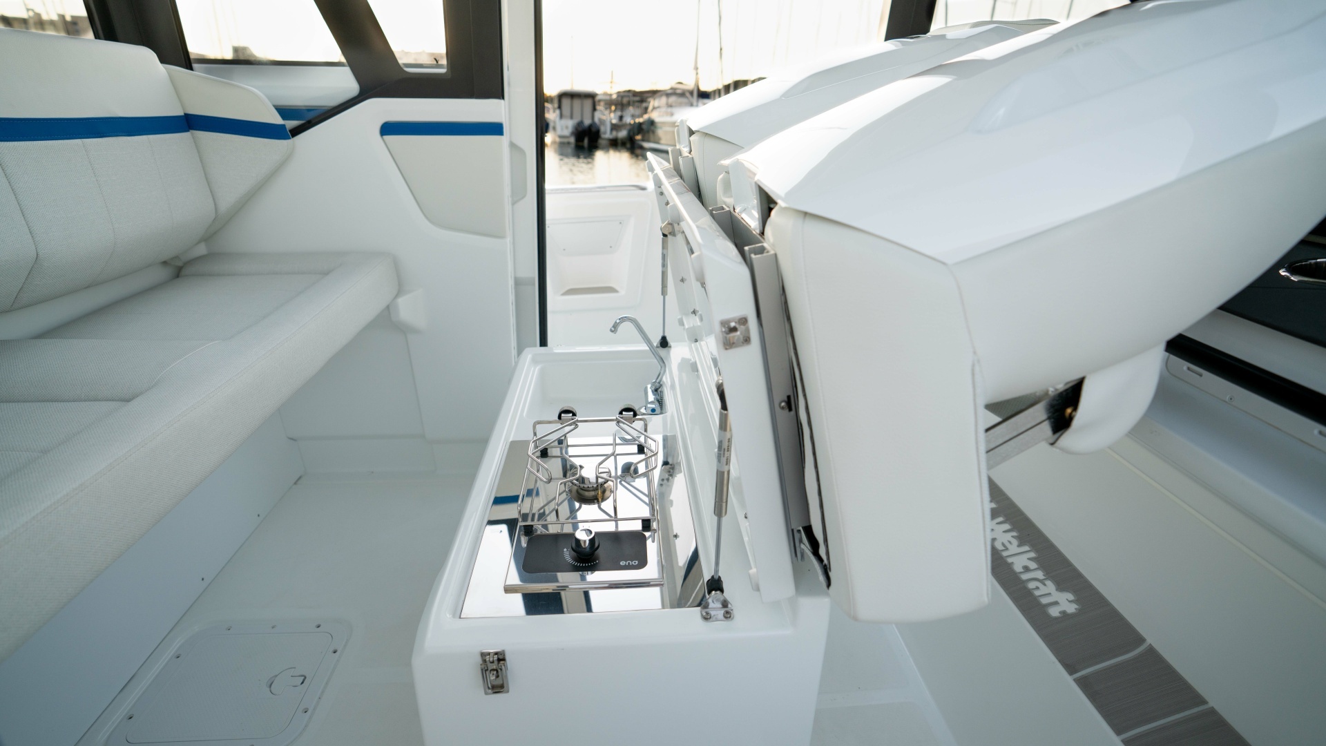 2027 Wellcraft 28 Explorer - Image 6