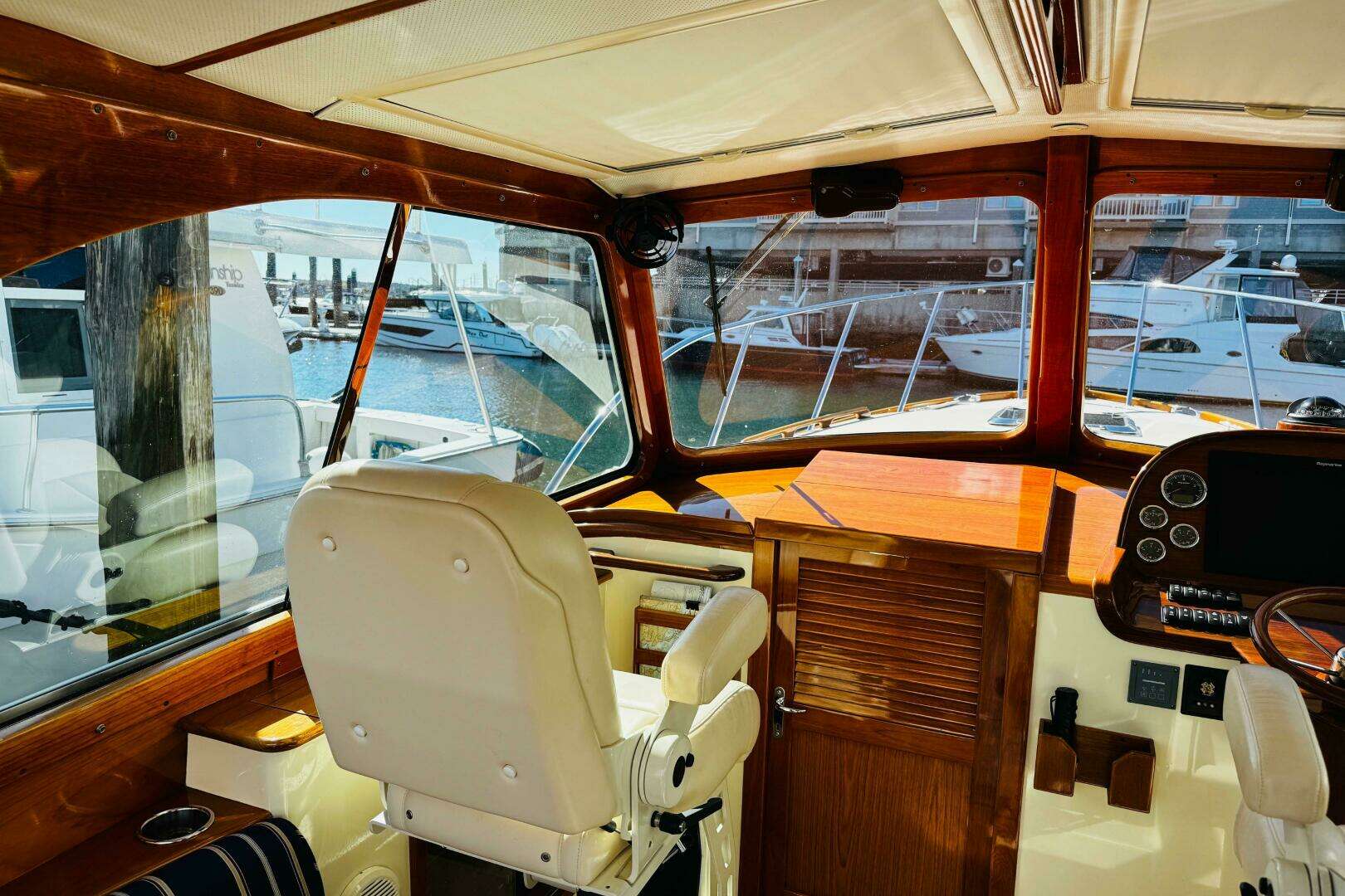 2012 Hinckley Picnic Boat MKIII - Image 31