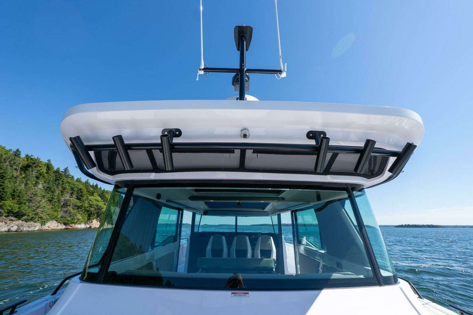 2025 Axopar Cross Cabin - Image 33