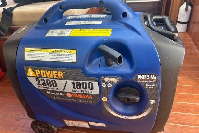 Portable generator, Gemini Legacy 2013, blue, 2300 starting watts, 1800 running watts, Yamaha engine.