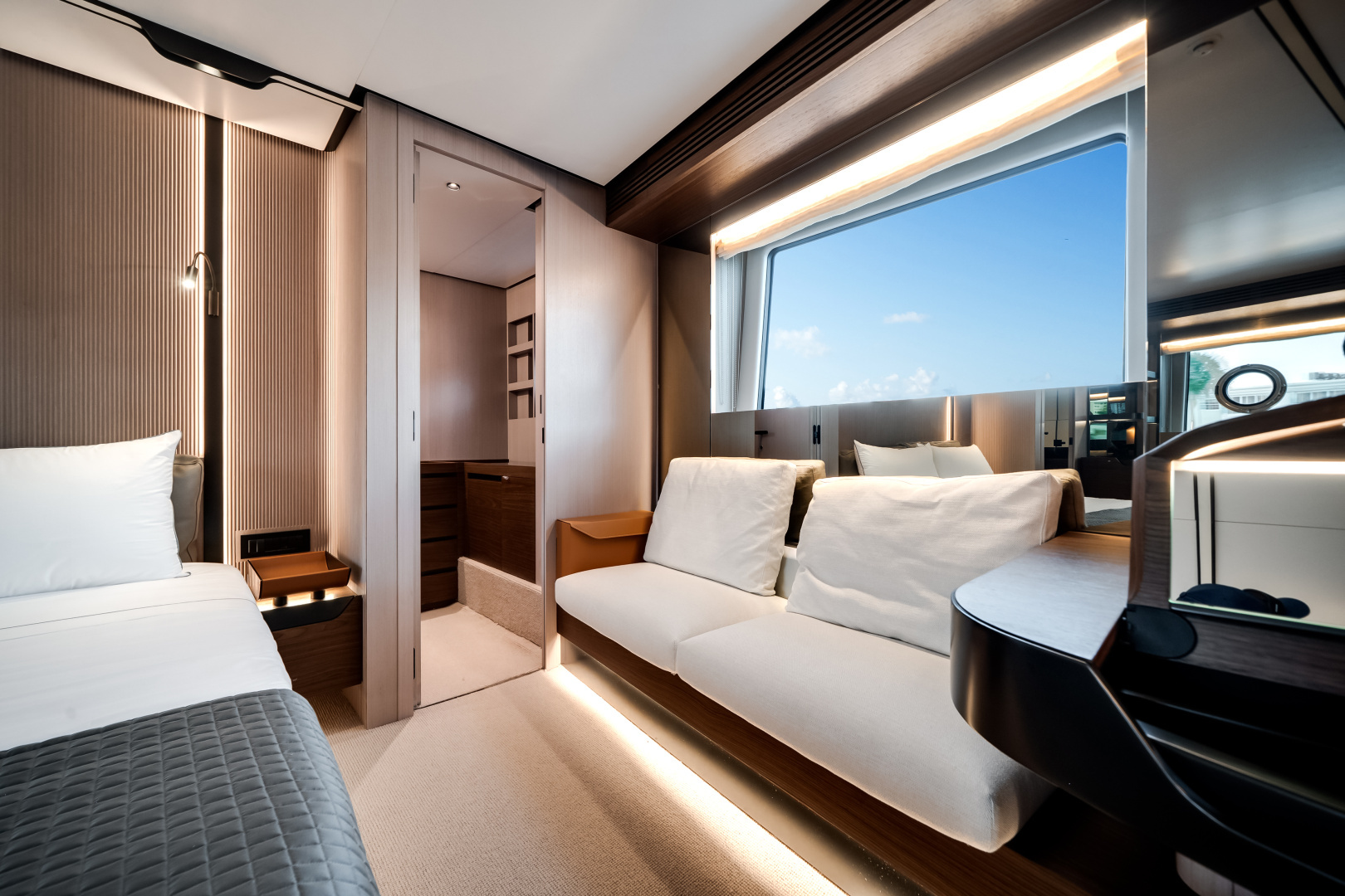 2026 Azimut S8 - Image 36