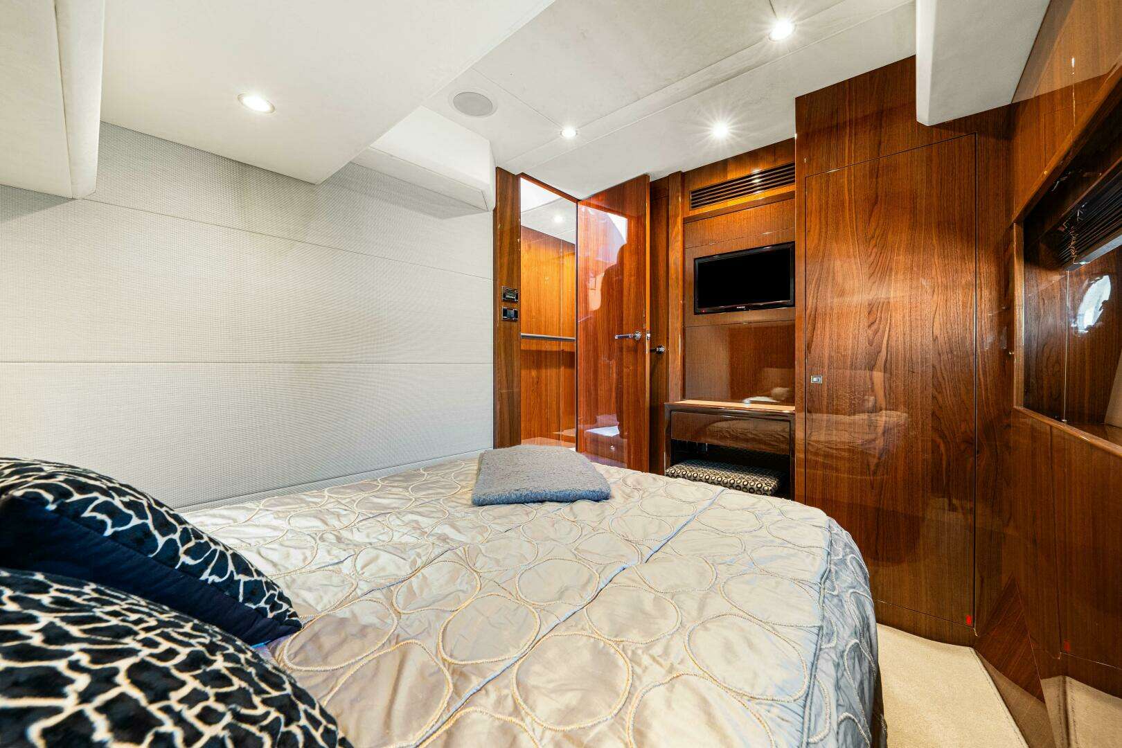 2014 Princess Y72 - Image 146