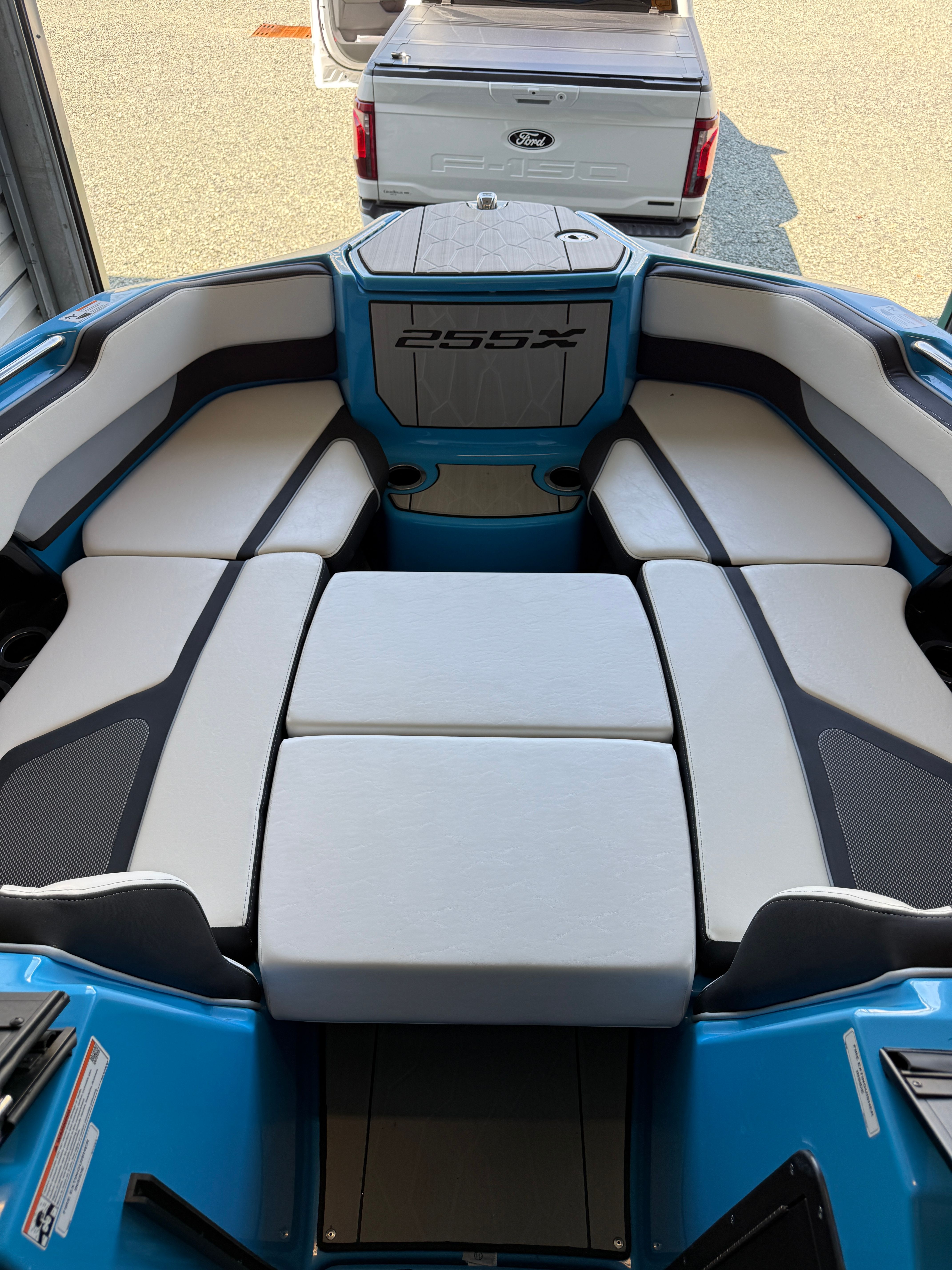 2023 Yamaha Boats 255XE - 8