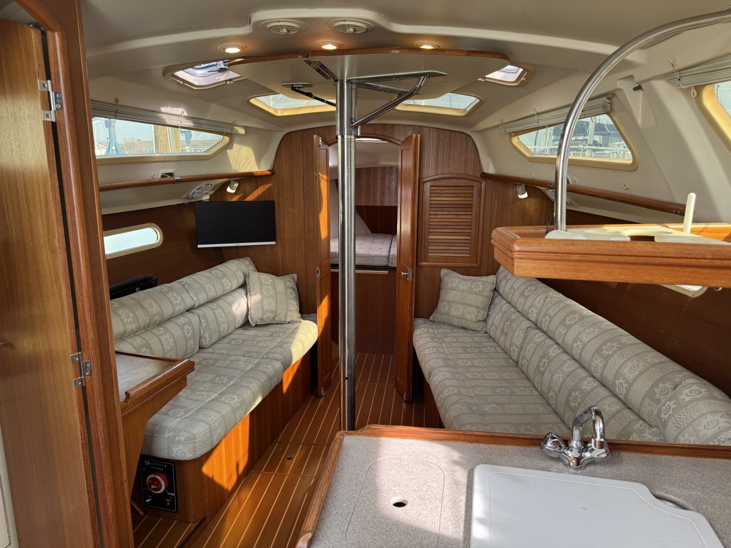 2002 Hunter 326 - Image 43