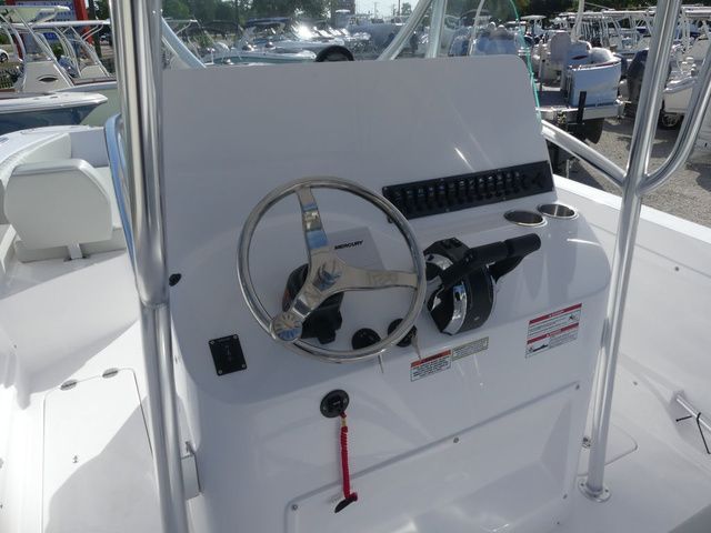 2026 Twin Vee 240 STX - 8