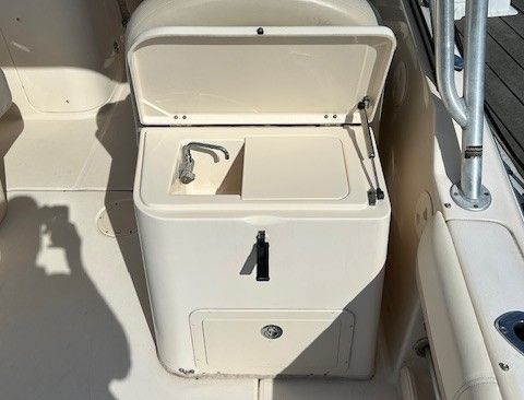 2011 Grady-White Freedom 255 - 11